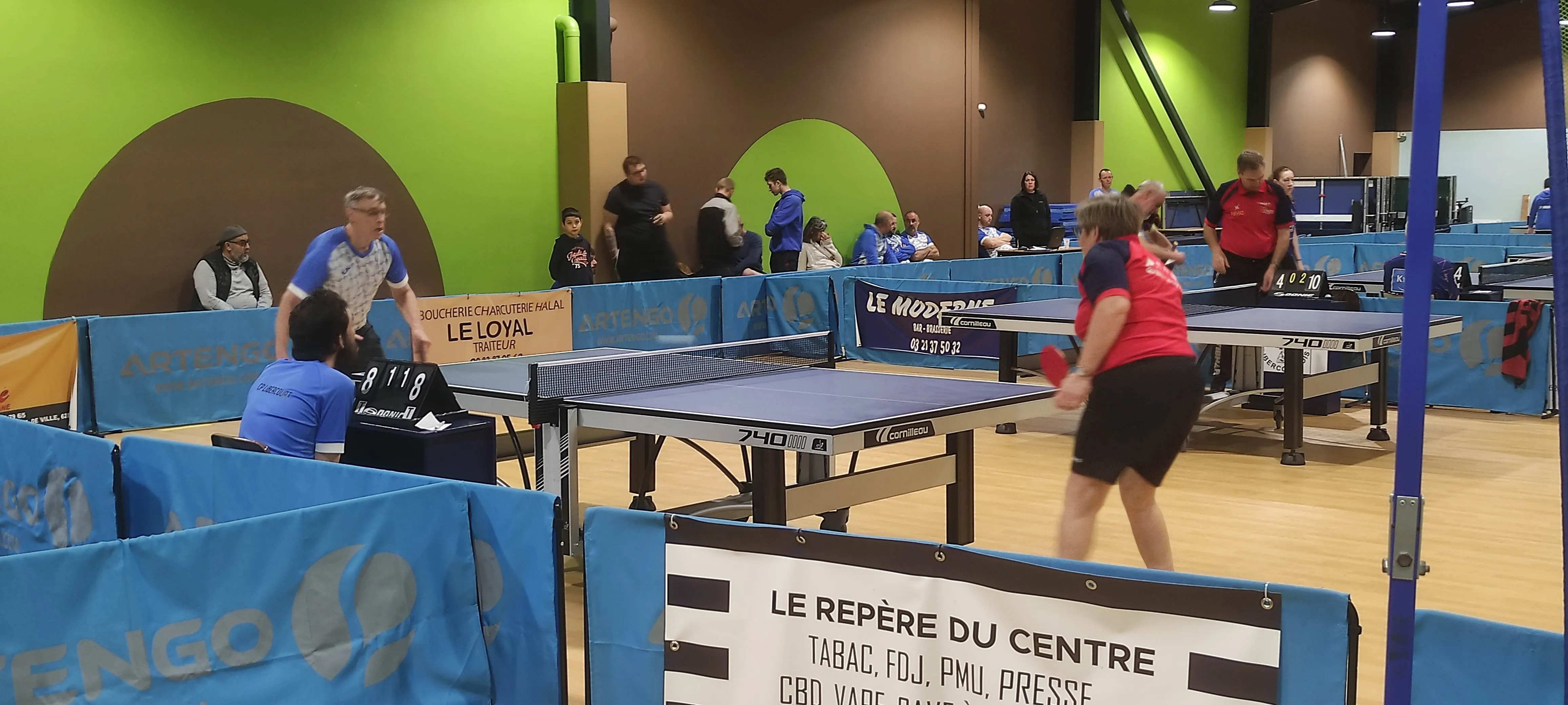 Vue de la salle depuis l'entree